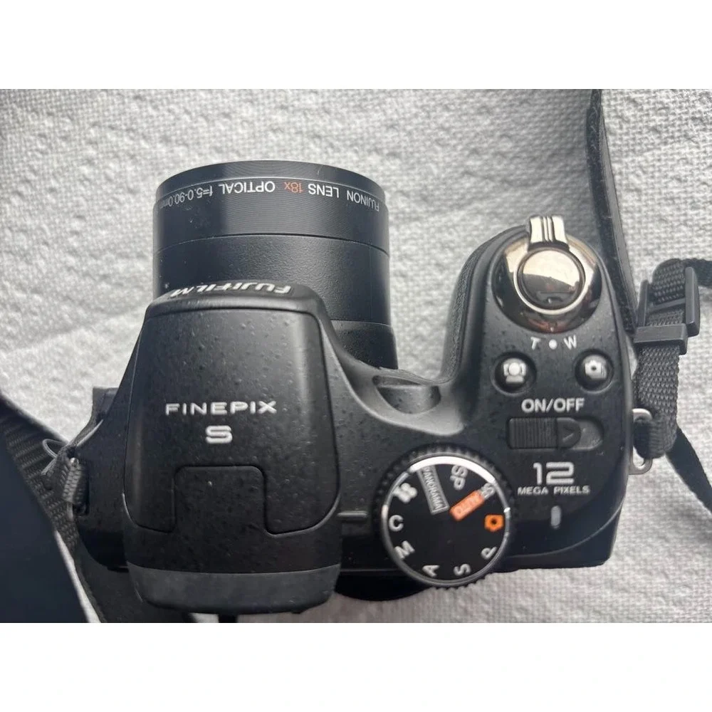 Fujifilm Fine Pix S Seiries S1800 12.2 Digital Camera Black